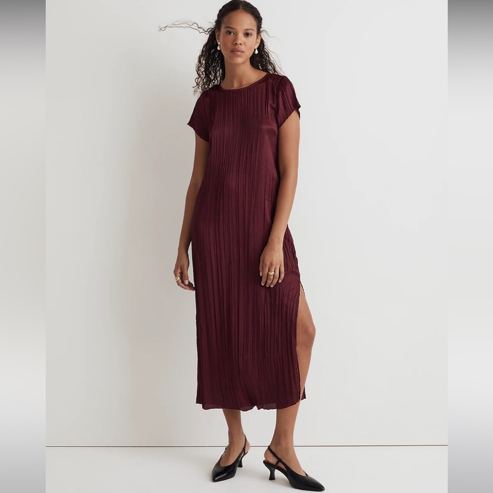 Madewell Short-Sleeve Slip Midi Dress in Plissé - Picture 2 of 11